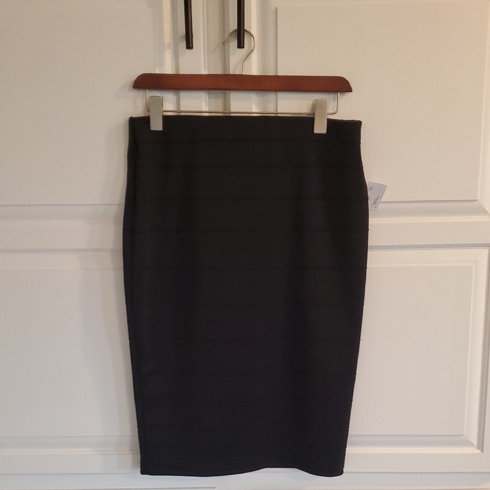NWT Black Oliva Blu Stretch Skirt Sz L